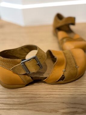 John Fluevog stunning yellow leather sandals (6W)